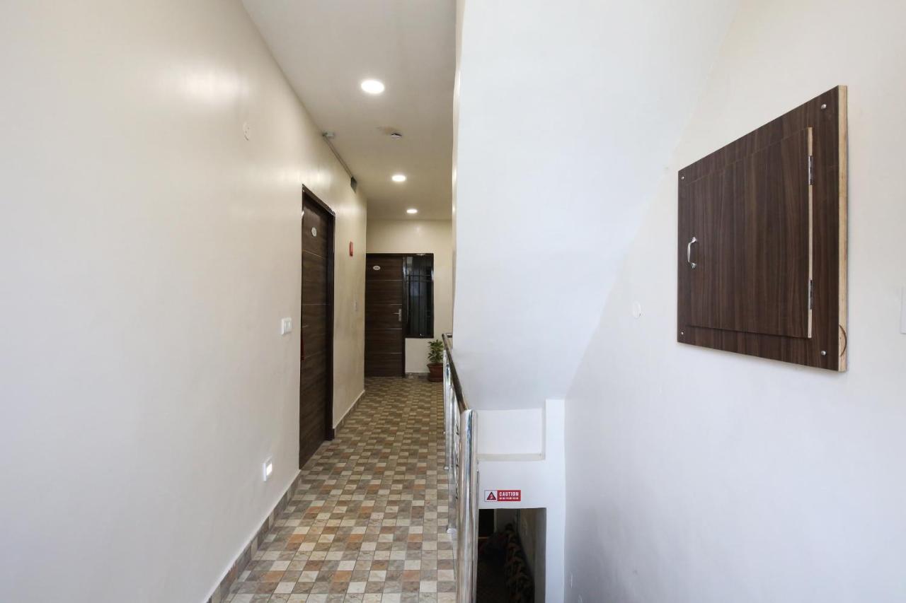 Oyo 9732 Amar Motel Nayagaon Exterior foto